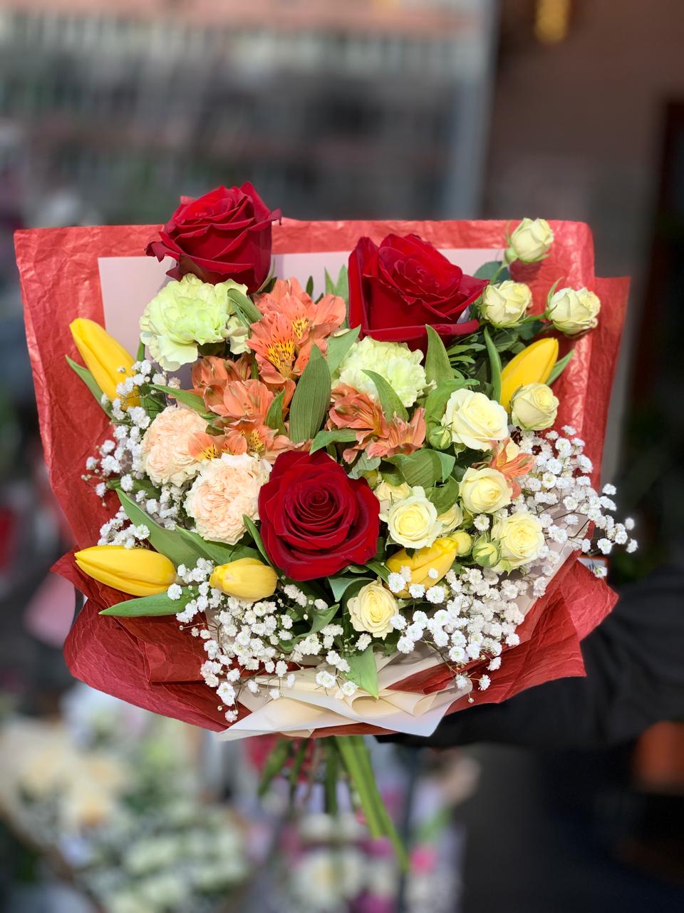 Buchet Mix Lalele Trandafiri Roșii - Florărie Sector 2 București